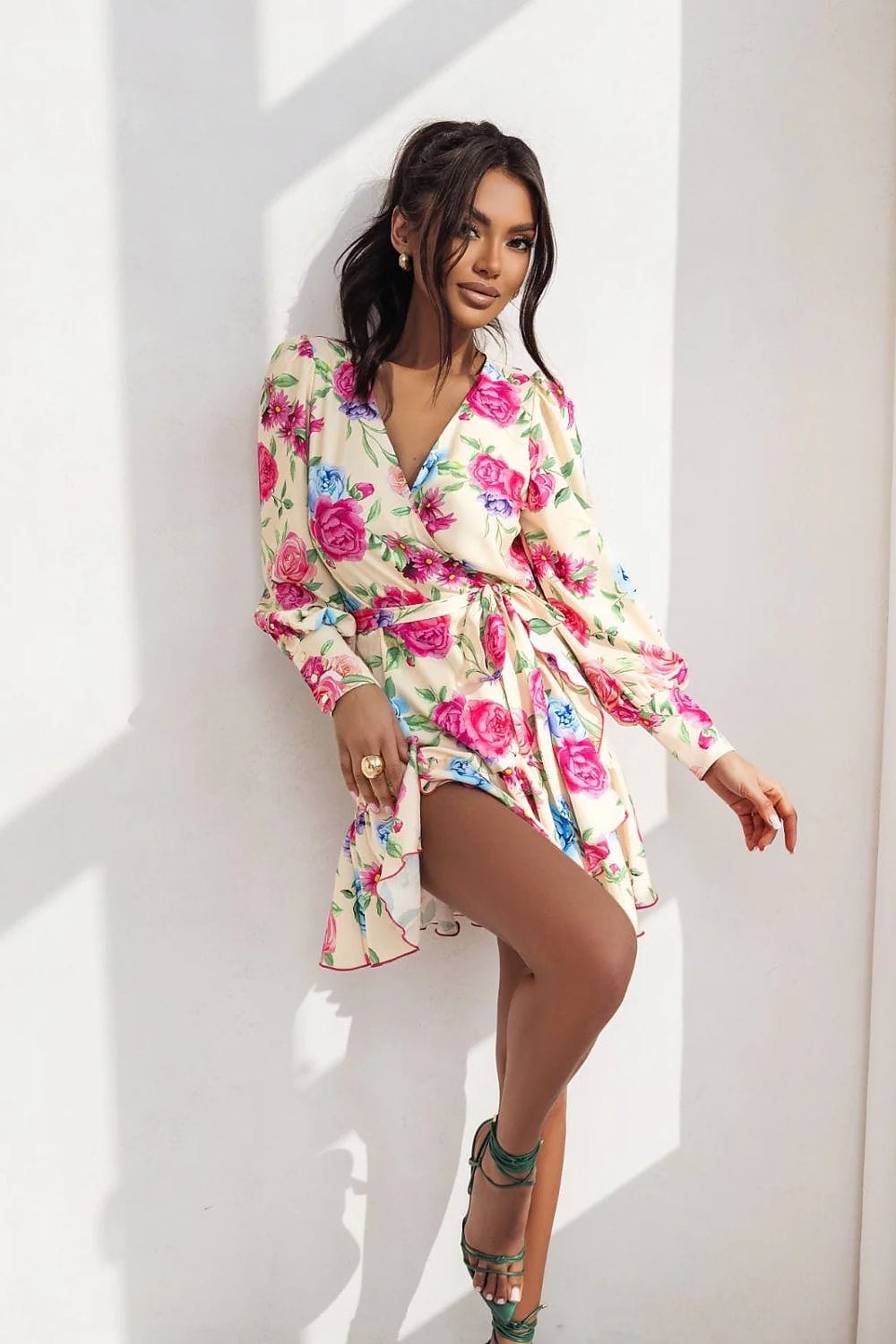 Teon Clothing EU Chic Short dress with long sleeves