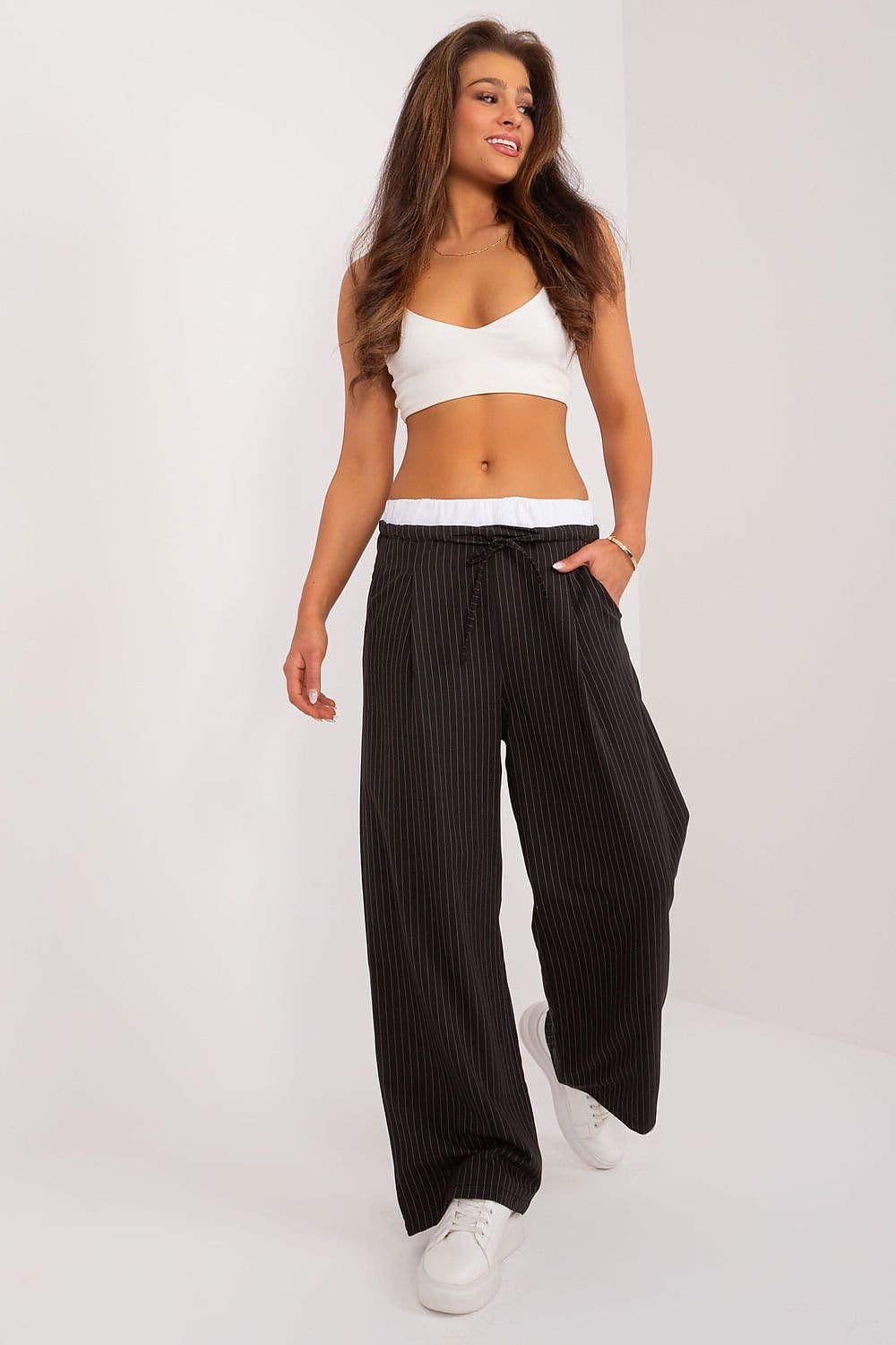 Teon Clothing EU These elegant pants are the perfect choice for a variety of occasions