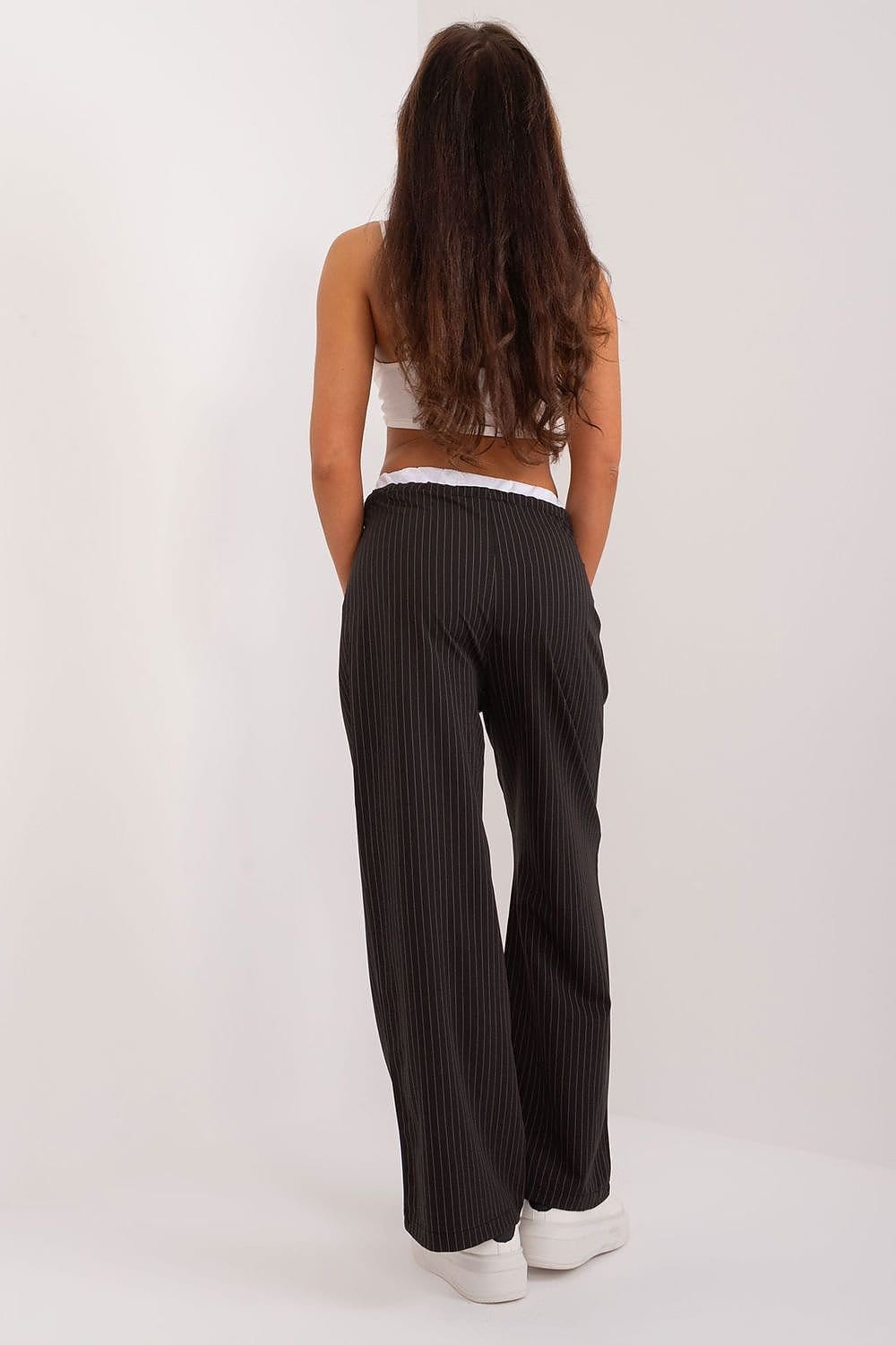 Teon Clothing EU These elegant pants are the perfect choice for a variety of occasions