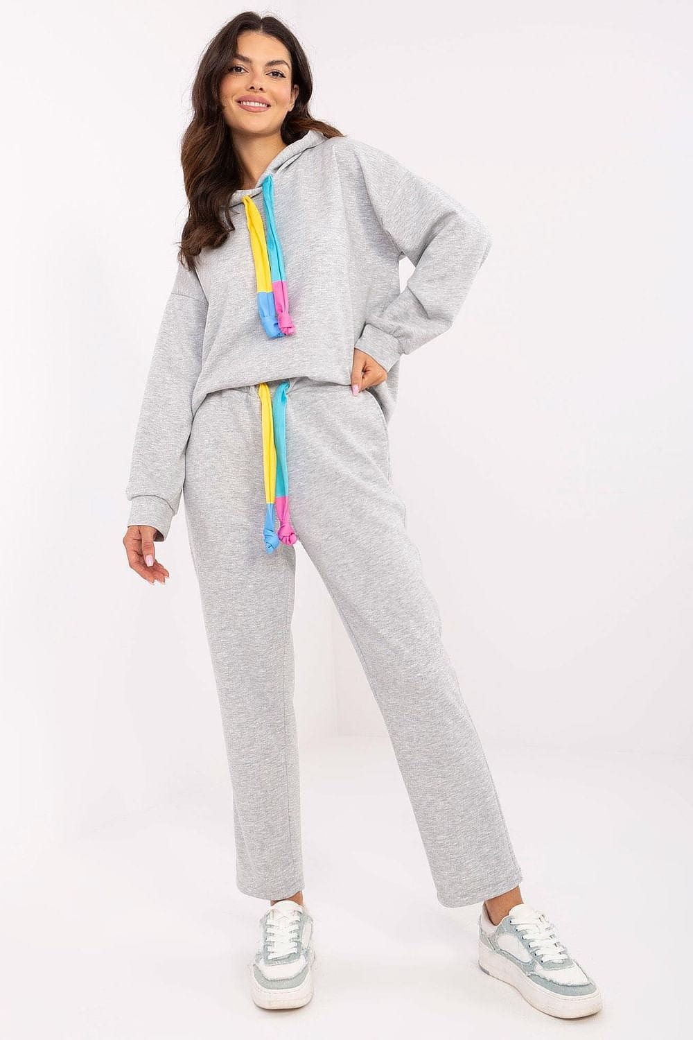 Teon Clothing EU Women's trendy tracksuit