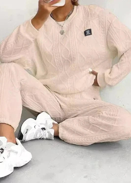 Casual women's tracksuit