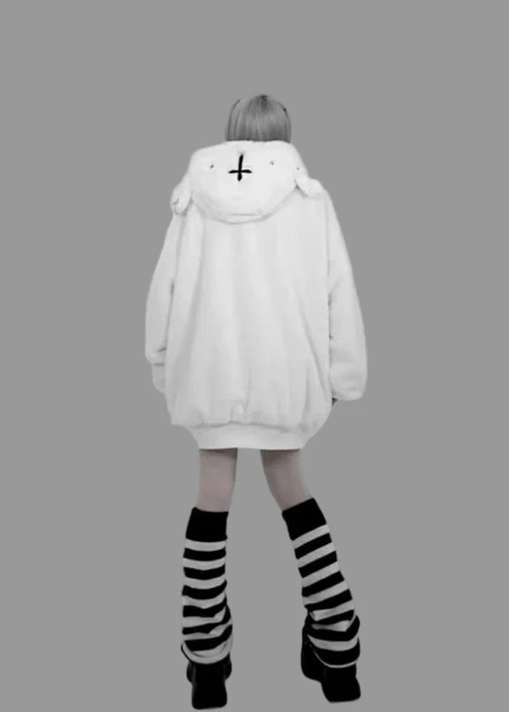 Person wearing a white coat with a cartoon face design on a gray background, featuring the brand 'Lautaro'.