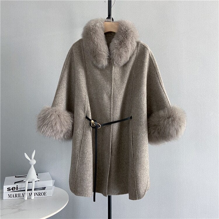 Teonclothingshop Premium cashmere coat, medium length coat with fox fur cuffs