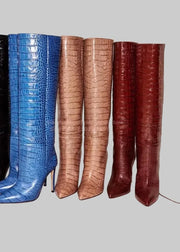Row of knee-high boots in various colors on a white background with 'Hemegot' branding.