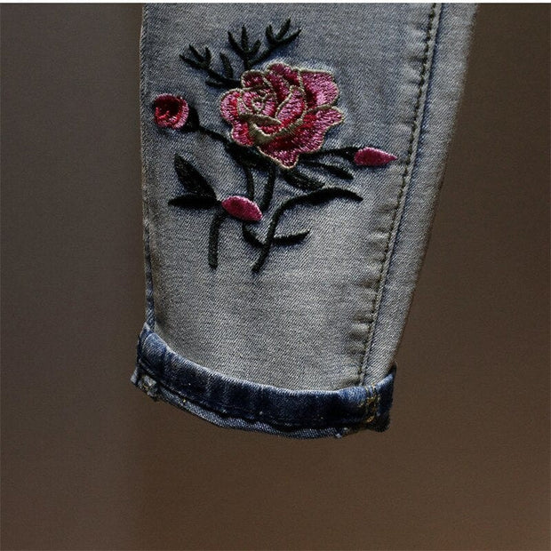 Teonclothingshop Women's jeans with embroidered motifs