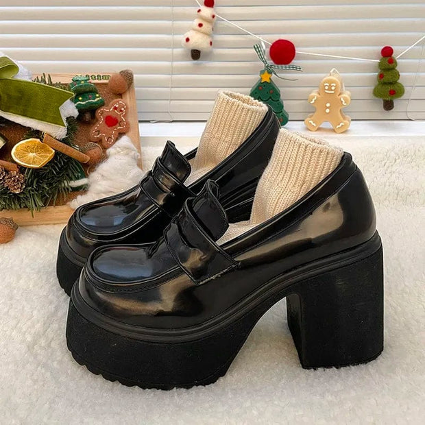 Teonclothingshop Black Patent Leather / 35 Women's patent leather shoes with a platform